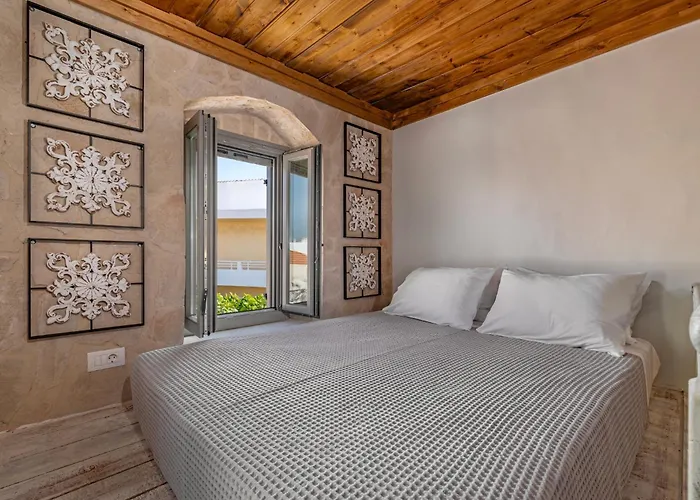 Willa Melitia Traditional House